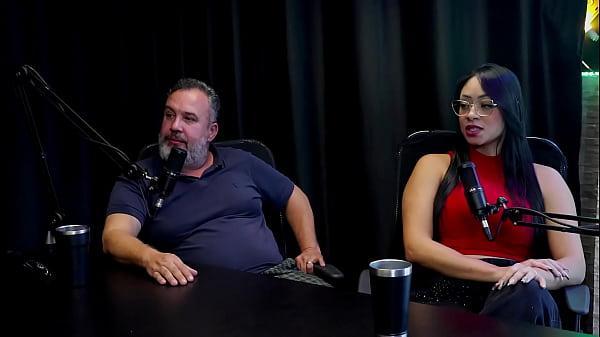 A atriz pornô presa disse que a mídia negativa ajuda e grava sem camisinha