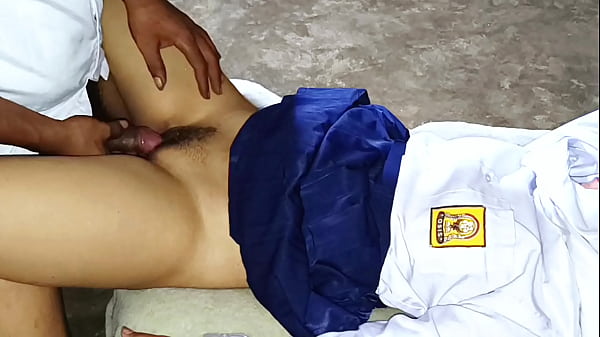 Aluna indonésia transa loucamente no quarto alugado