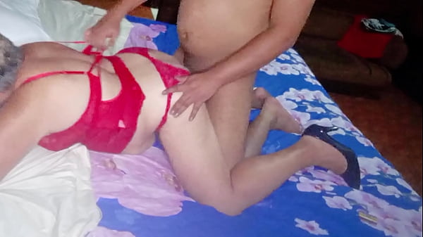 Chefa me leva para a casa de campo no fim de semana e acaba no meu pau
