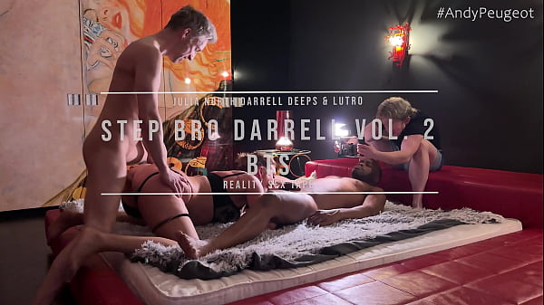 Coroa milf julia north goza na penetração dupla interracial