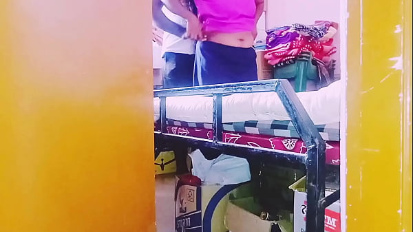 Dona de casa indiana transa com balconista e troca palavras sujas em telugu
