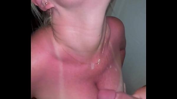 Enteado queimou no sol e, ao chegar em casa, pediu favores