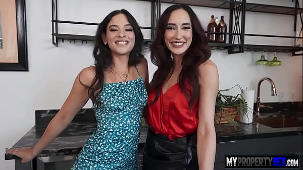 Esposa gostosa e corretora se pegam no quarto principal