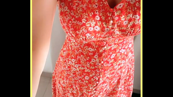 Esposa veste vestido vermelho fofo e fica irresistível