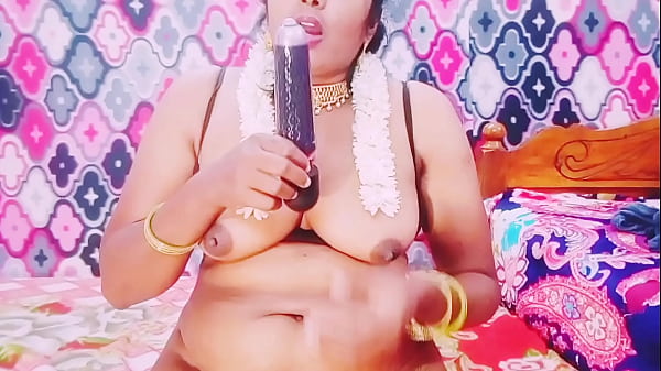 História de sexo de dona de casa indiana com diálogos sujos