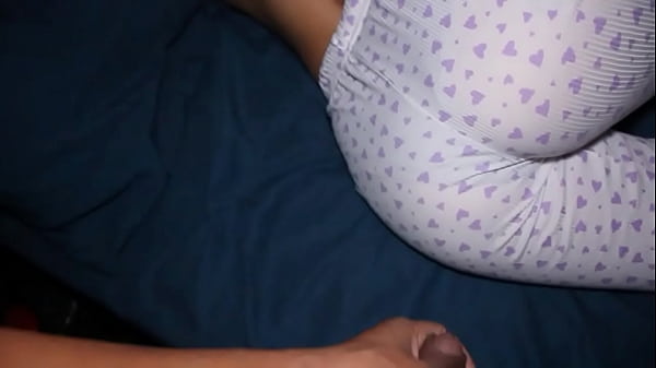 Irmãzinha tem a primeira gozada interna depois de sexo apertado