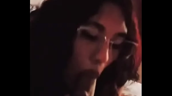 Me sinto entediada e peço boquete pro meu marido
