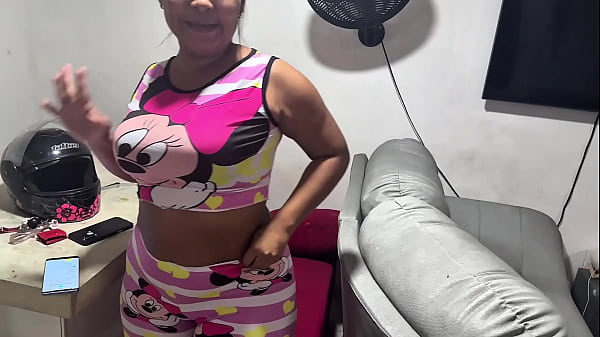 Meu sobrinho enteado me faz chupar seu pau quando meu marido descuida