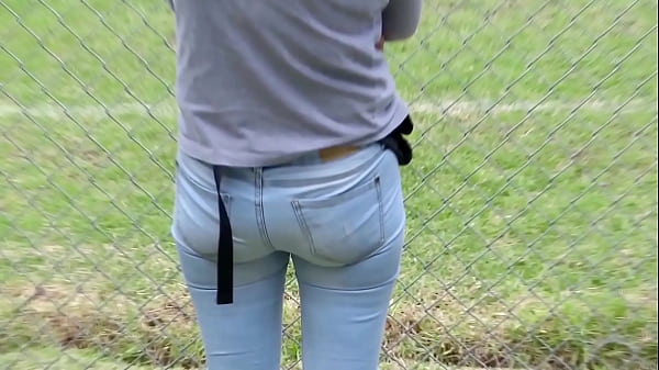 Mostro minha bunda, você foderia? preciso de um pau duro dentro